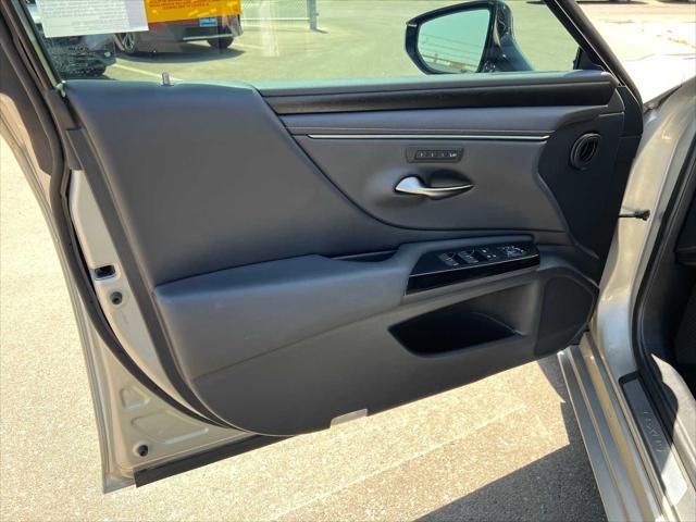 used 2022 Lexus ES 300h car, priced at $34,999