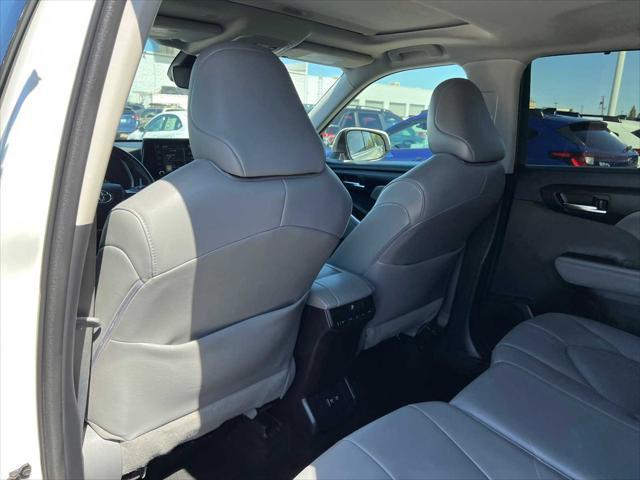 used 2021 Toyota Highlander car, priced at $32,751