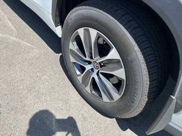 used 2021 Toyota Highlander car