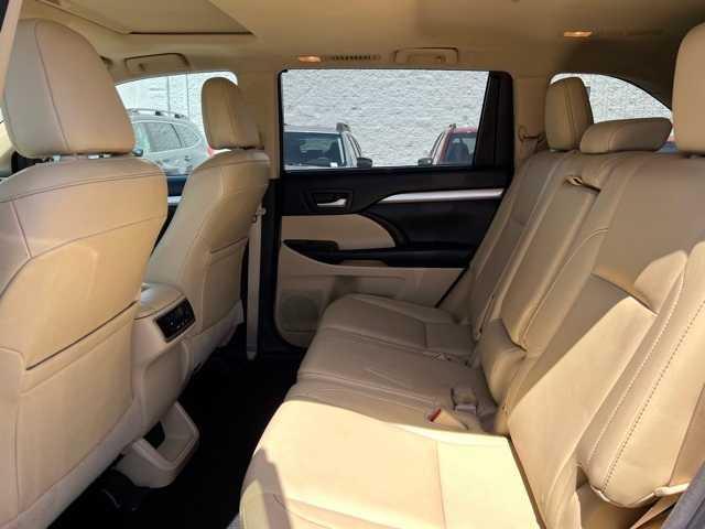 used 2014 Toyota Highlander car, priced at $18,235