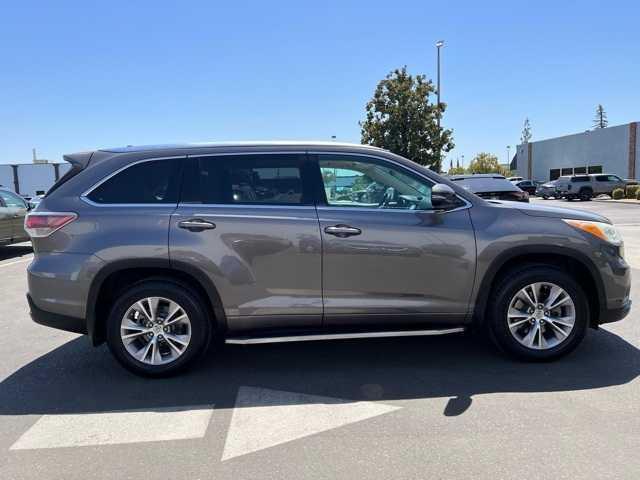 used 2014 Toyota Highlander car, priced at $18,235