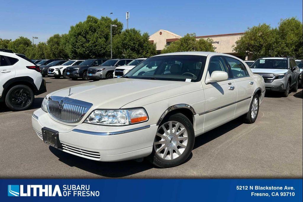 used 2007 Lincoln Town Car car, priced at $8,999