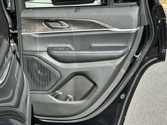 new 2025 Jeep Grand Cherokee car, priced at $42,560