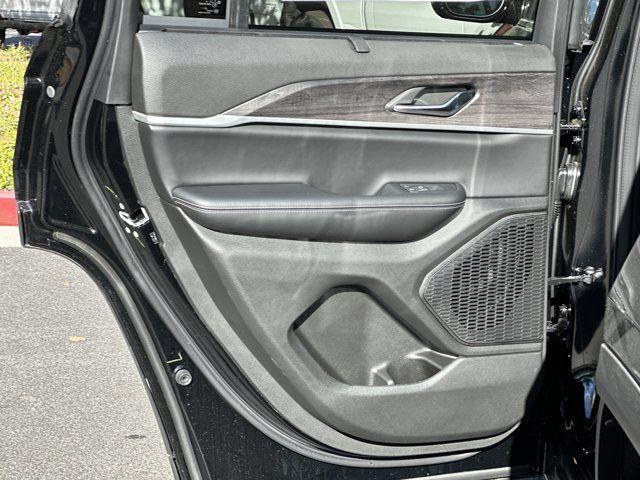 new 2025 Jeep Grand Cherokee car, priced at $42,560