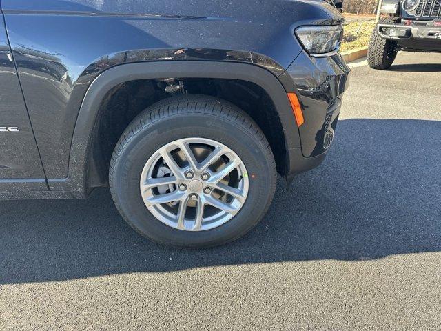 new 2025 Jeep Grand Cherokee car, priced at $40,175