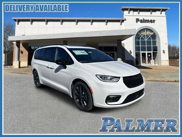 new 2024 Chrysler Pacifica car, priced at $42,485