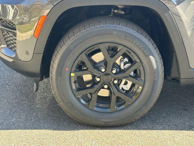 new 2025 Jeep Grand Cherokee car, priced at $37,730