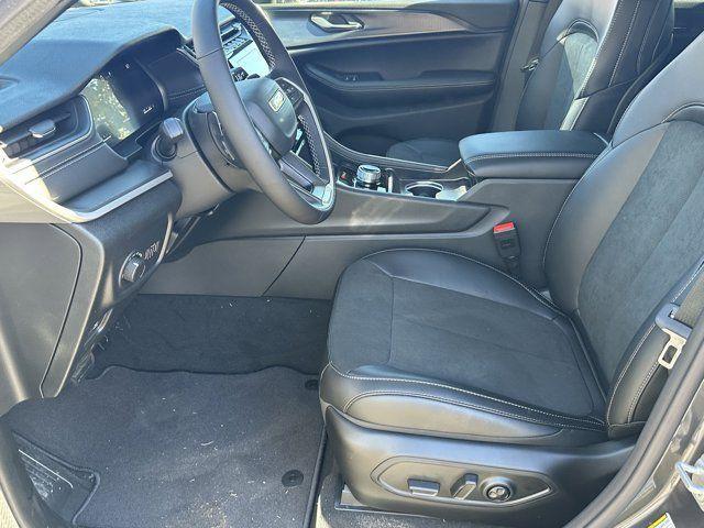 new 2025 Jeep Grand Cherokee car, priced at $37,730