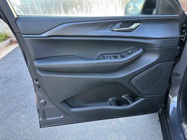 new 2025 Jeep Grand Cherokee car, priced at $37,730