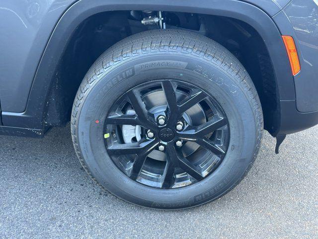 new 2025 Jeep Grand Cherokee car, priced at $37,730