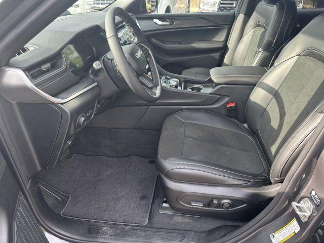 new 2025 Jeep Grand Cherokee car, priced at $44,730