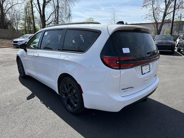 new 2024 Chrysler Pacifica car, priced at $52,460