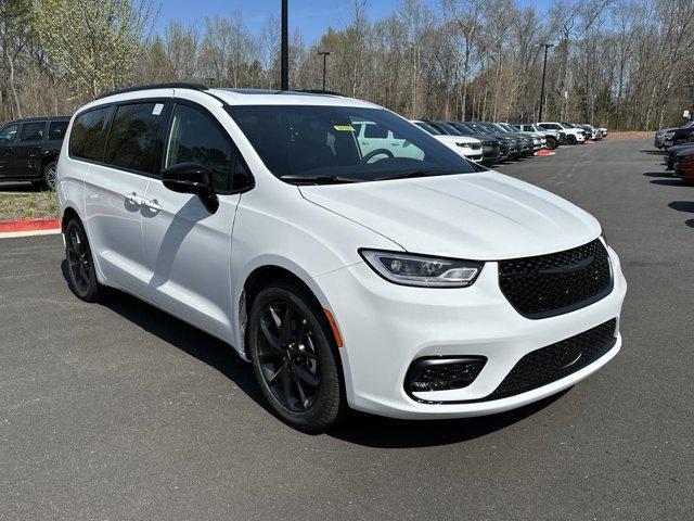 new 2024 Chrysler Pacifica car, priced at $52,460