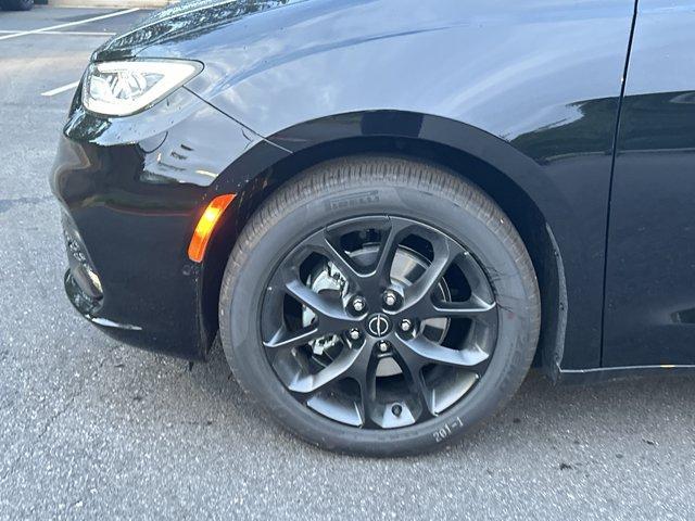 new 2026 Chrysler Pacifica car, priced at $45,660