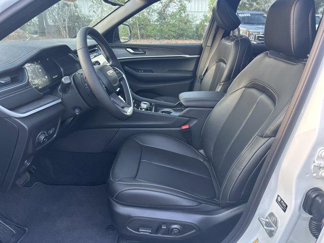 new 2025 Jeep Grand Cherokee car, priced at $46,835