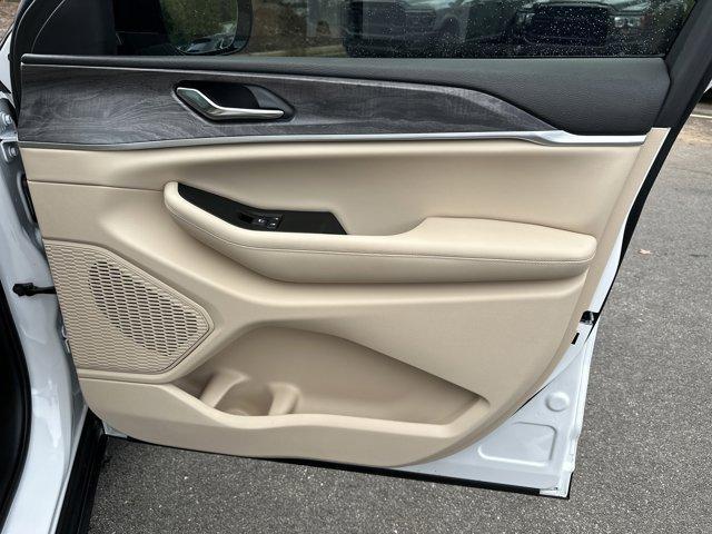 used 2024 Jeep Grand Cherokee car, priced at $35,991