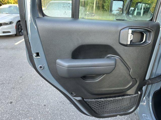 new 2025 Jeep Gladiator car, priced at $36,650