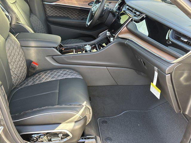 new 2025 Jeep Grand Cherokee car, priced at $60,060