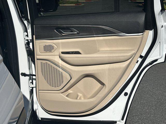 new 2025 Jeep Grand Cherokee car, priced at $40,915