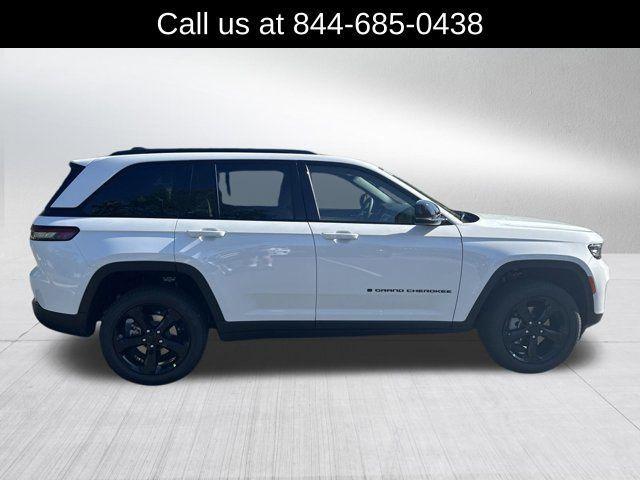 new 2025 Jeep Grand Cherokee car, priced at $40,915