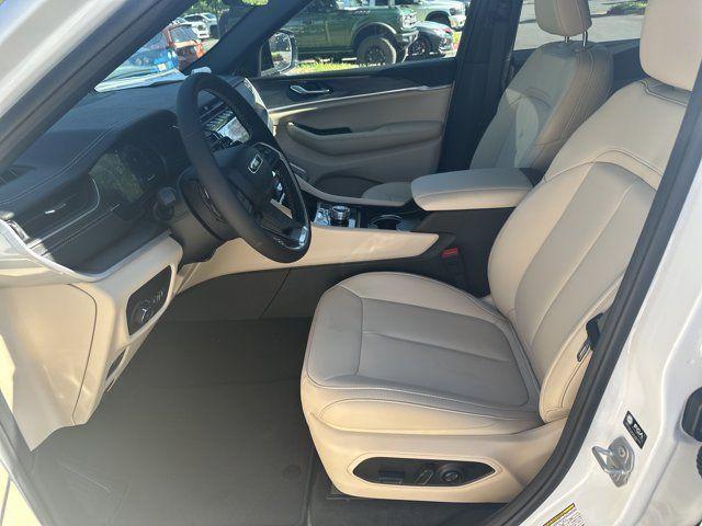 new 2025 Jeep Grand Cherokee car, priced at $40,915