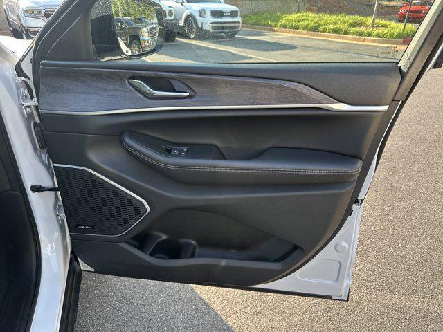 new 2025 Jeep Grand Cherokee car, priced at $43,135