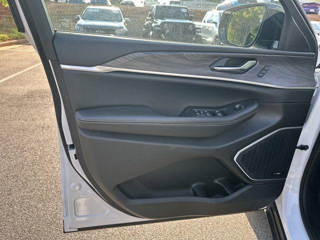 new 2025 Jeep Grand Cherokee car, priced at $43,135