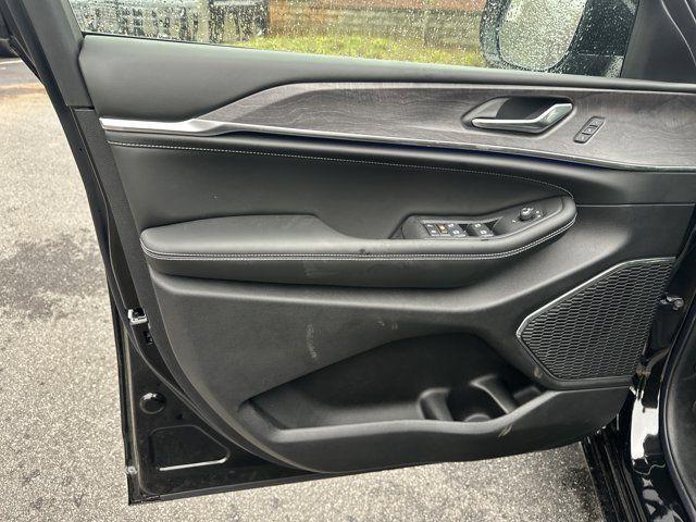 new 2025 Jeep Grand Cherokee car, priced at $50,085