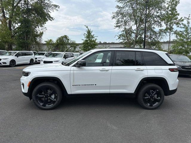 new 2024 Jeep Grand Cherokee car, priced at $45,640