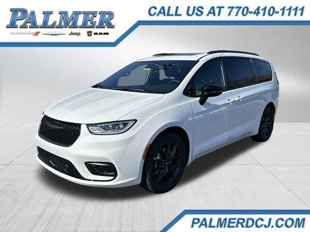 new 2024 Chrysler Pacifica car, priced at $40,295