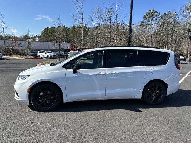 new 2024 Chrysler Pacifica car, priced at $42,295