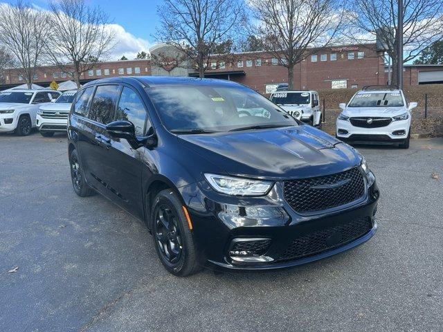 new 2024 Chrysler Pacifica Hybrid car, priced at $50,855