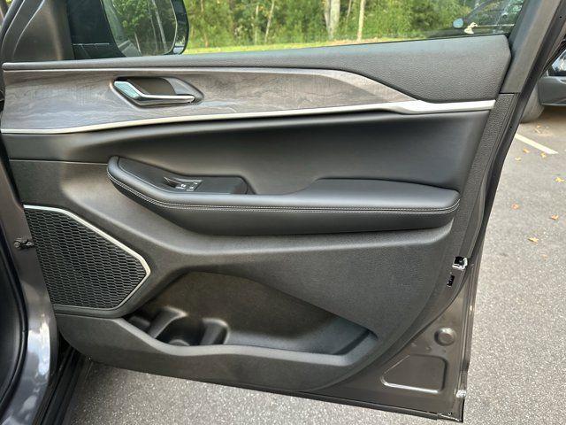 new 2025 Jeep Grand Cherokee car, priced at $44,435