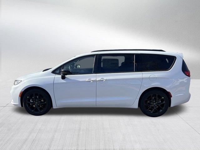new 2026 Chrysler Pacifica car, priced at $47,025