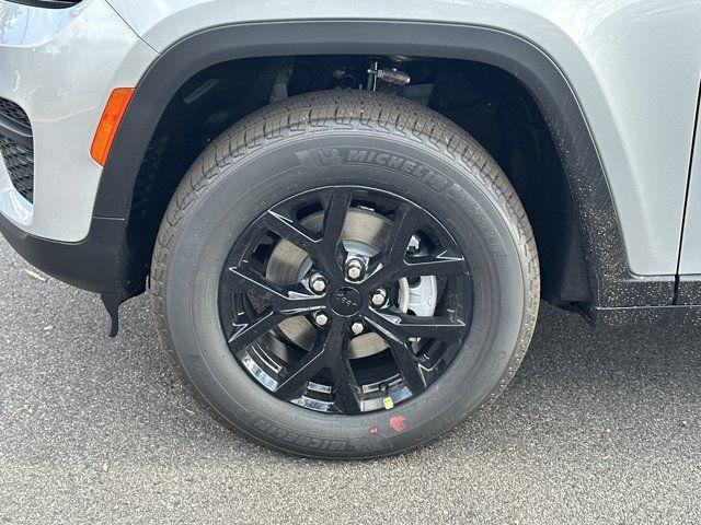 new 2025 Jeep Grand Cherokee car, priced at $37,730