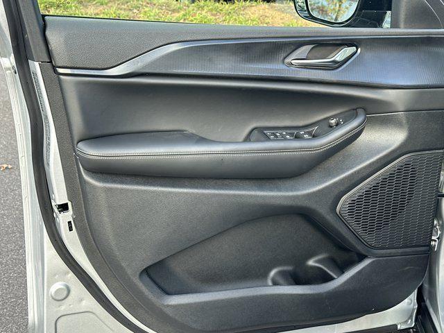 new 2025 Jeep Grand Cherokee car, priced at $37,730