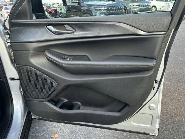 new 2025 Jeep Grand Cherokee car, priced at $37,730