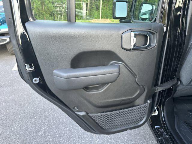 new 2025 Jeep Gladiator car, priced at $37,650
