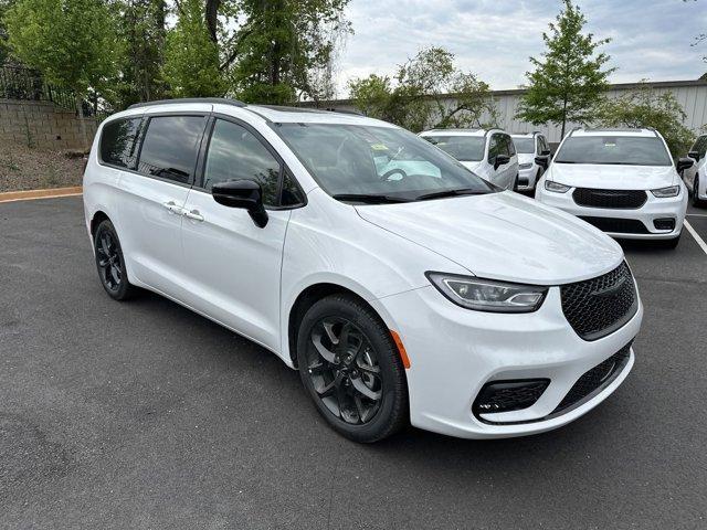 new 2024 Chrysler Pacifica car, priced at $52,460