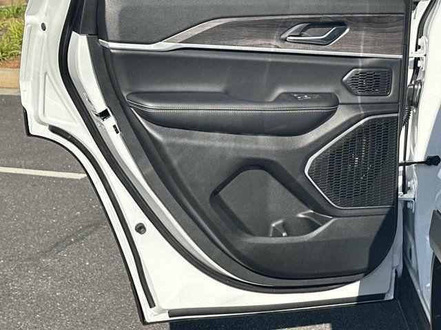 new 2025 Jeep Grand Cherokee car, priced at $42,915