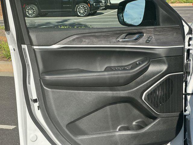 new 2025 Jeep Grand Cherokee car, priced at $42,915