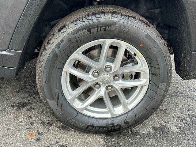 new 2025 Jeep Grand Cherokee car, priced at $33,375