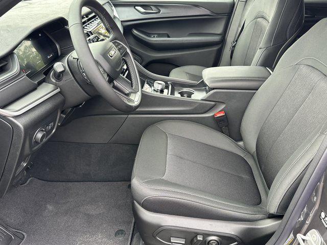 new 2025 Jeep Grand Cherokee car, priced at $33,375