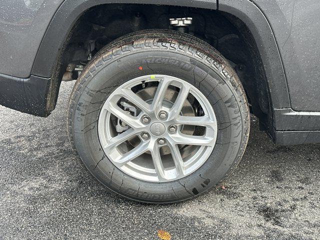 new 2025 Jeep Grand Cherokee car, priced at $33,375