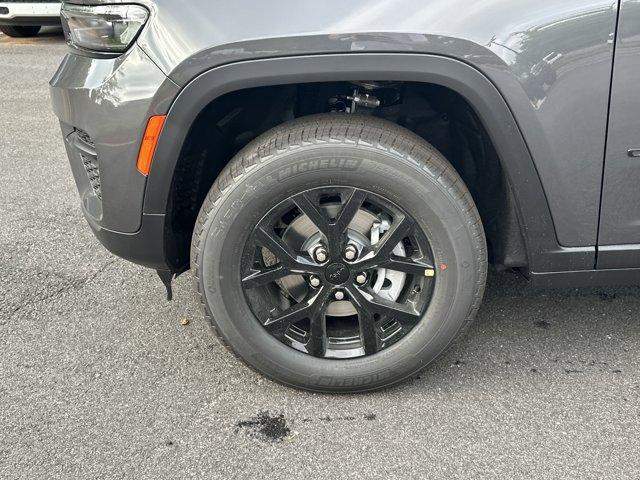 new 2025 Jeep Grand Cherokee car, priced at $44,730