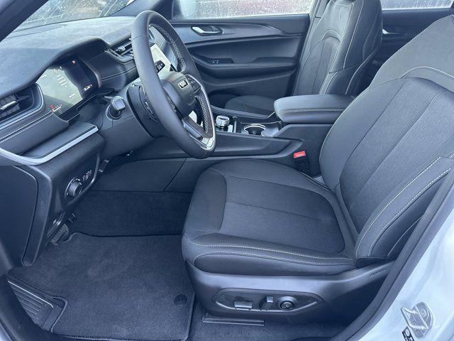 new 2025 Jeep Grand Cherokee car, priced at $32,780