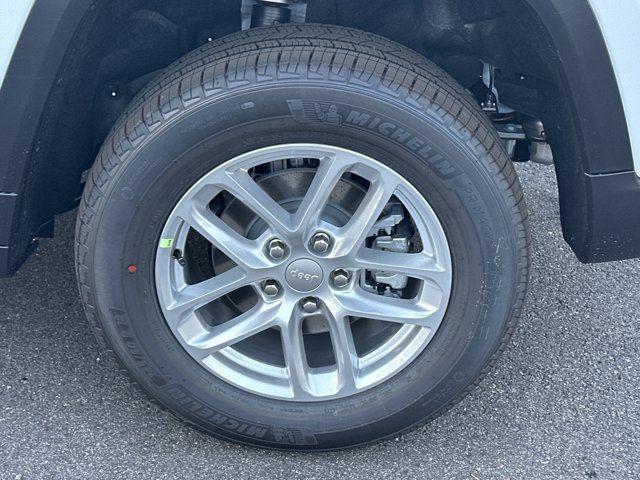 new 2025 Jeep Grand Cherokee car, priced at $32,780