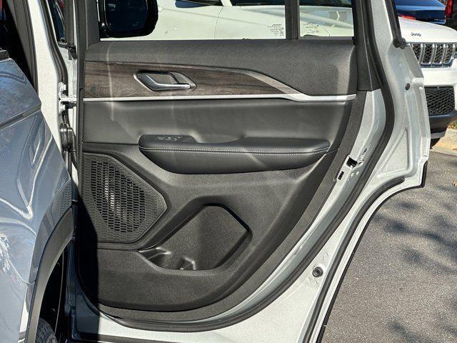 new 2025 Jeep Grand Cherokee car, priced at $43,730