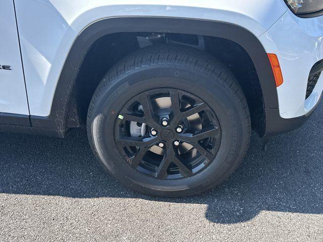 new 2025 Jeep Grand Cherokee car, priced at $38,135