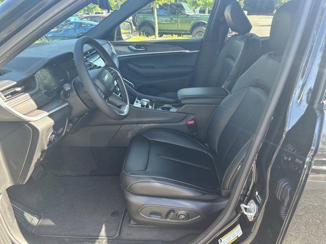 new 2025 Jeep Grand Cherokee car, priced at $41,510